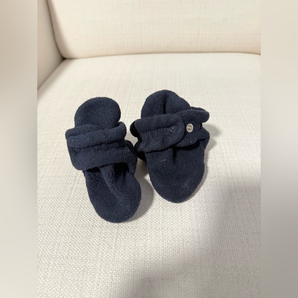 Zutano Cozy Black Baby Booties